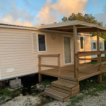 Campeggio Bungalo E9